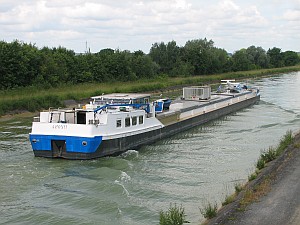 Spits und Canal-du-Nord-Schiff